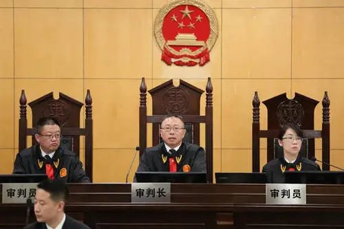 江歌母亲不同意调解，你觉得她应该答应调解吗？