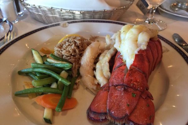 英国计划禁止煮食龙虾、螃蟹等活物，此举的原因是什么？