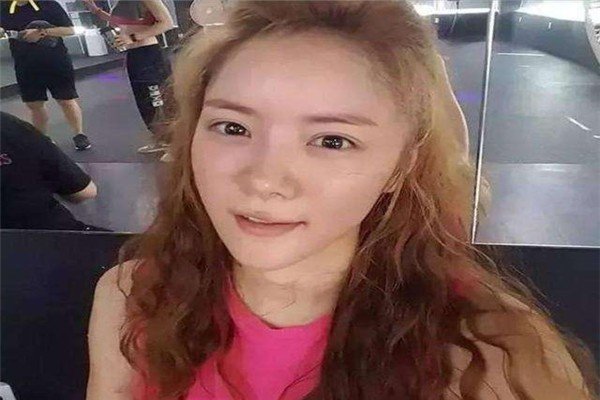 刘荷娜的美貌曾迷倒林志颖周杰伦，为何现在成为了一张整容网红脸？