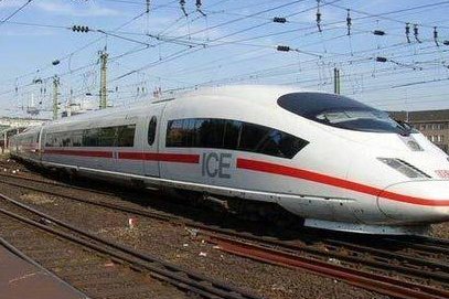 女子玩手机忘了下车，对乘务员说赶紧让司机停一下，高铁坐过站应该怎么办？