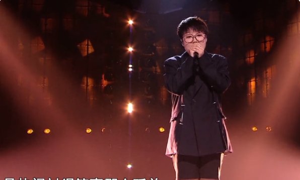王靖雯舞台表现紧张，李荣浩却力保她晋级，究竟是为何？