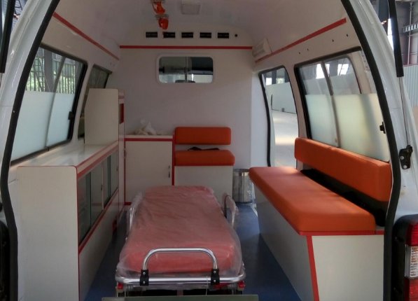 如何看待私家车与执行任务救护车对峙这种行为？