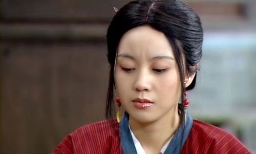 51岁闫妮近况曝光身穿花旗袍身材凹凸有致，她有哪些待播作品？