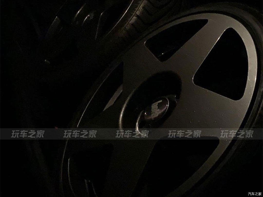 女车主也玩个性 JEEP自由侠改装Hella Flush风格