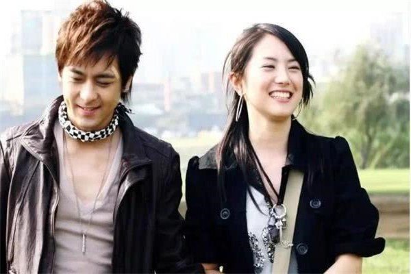 刘荷娜的美貌曾迷倒林志颖周杰伦，为何现在成为了一张整容网红脸？