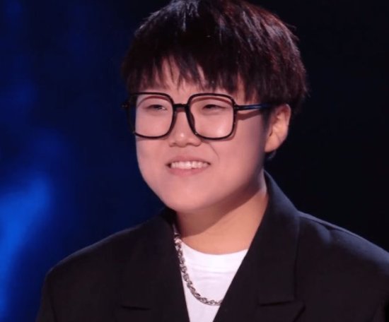 王靖雯舞台表现紧张，李荣浩却力保她晋级，究竟是为何？