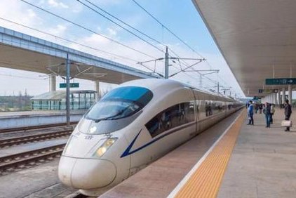 女子玩手机忘了下车，对乘务员说赶紧让司机停一下，高铁坐过站应该怎么办？