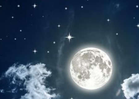 晚上八点左右月亮旁边那颗很亮很红的星星叫什么