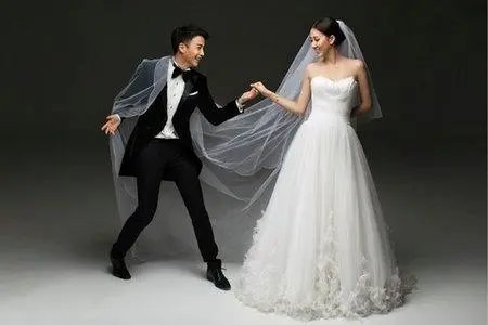 新人在冬季拍婚纱照，婚纱里面下身应该穿什么？