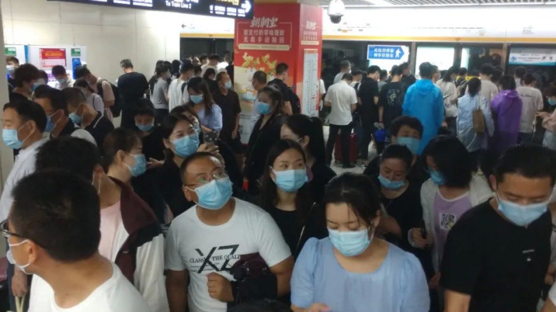 郑州暴雨,地铁5号线的乘客为何被困地铁两站之间?
