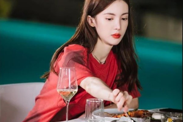 金晨喊话微博之夜：“明年能发个盒饭么”，干饭人实锤了吗？