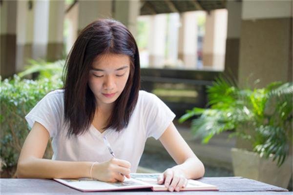 面试一组大概几个人啊？