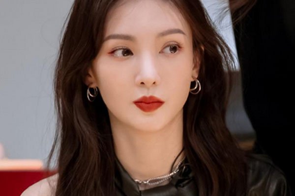 金晨喊话微博之夜：“明年能发个盒饭么”，干饭人实锤了吗？