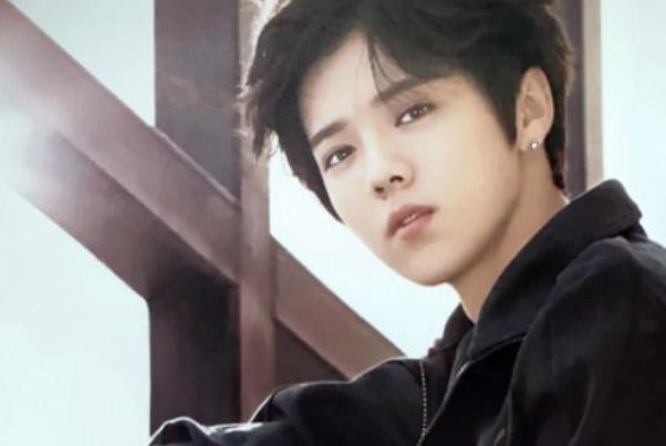 鹿晗在邓超生日当天为其P生日贺图，为何引起了网友的疯狂爆笑？