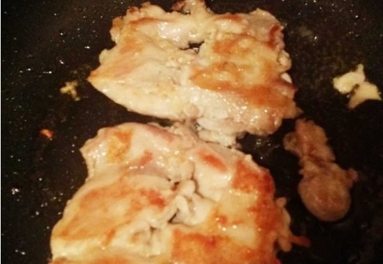 鸡扒的肉是鸡的哪部分肉？鸡扒里面为什么没有骨头？