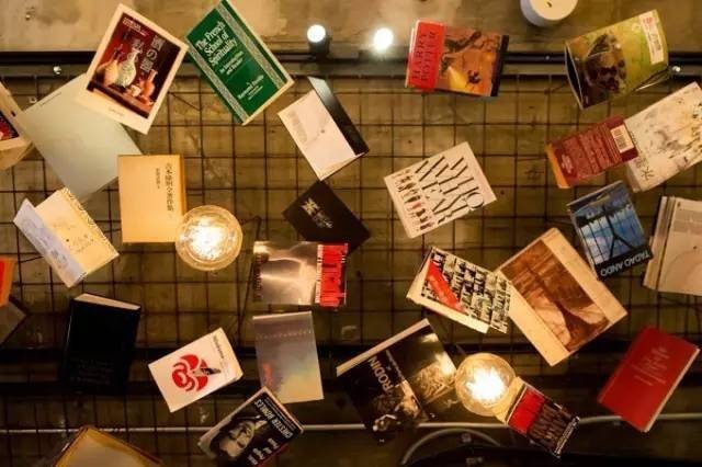 北大女硕士辞去高管职务转行直播卖书,一路走来经历了哪些坎坷?