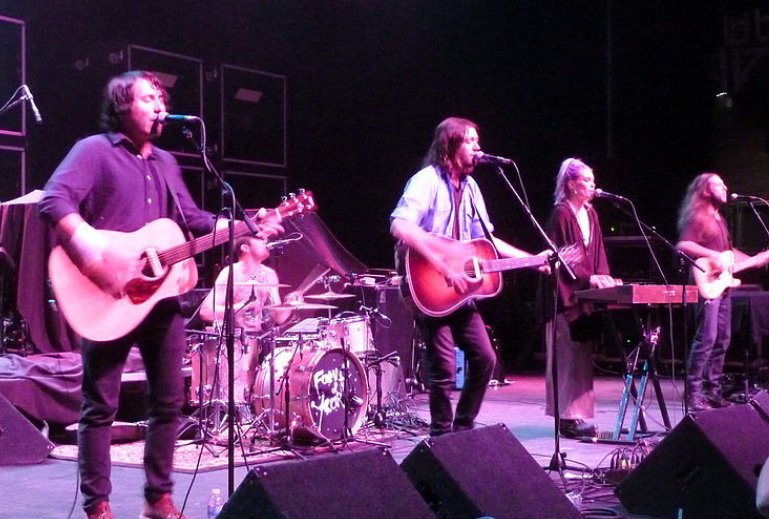 歌词 let me go i do like to be your hero 是什么歌