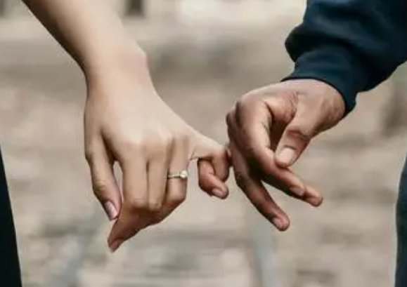 你觉得对婚姻中的另一半，能不能口无遮拦、无话不说？