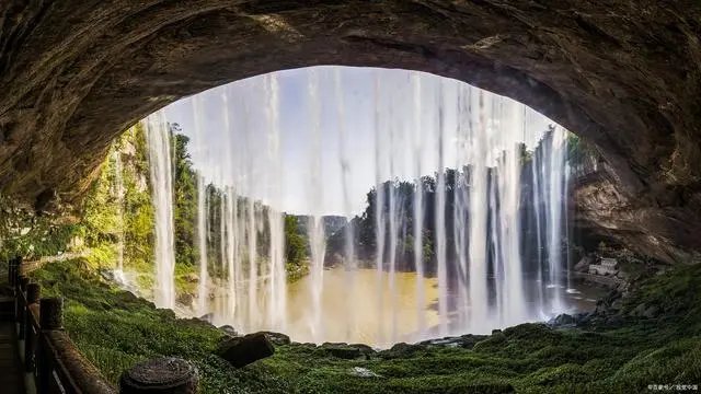 石家庄遭遇暴雨袭击：桥洞竟变“水帘洞”，是否会引发洪灾？