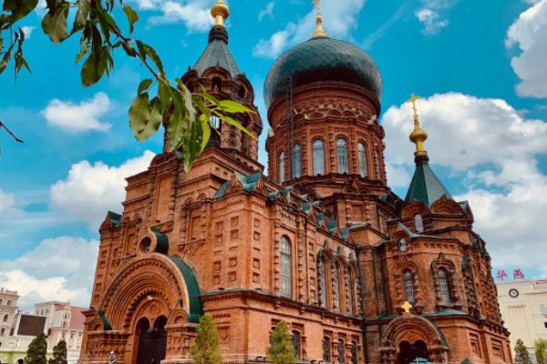 中国第一个解放的大城市是哪个城市