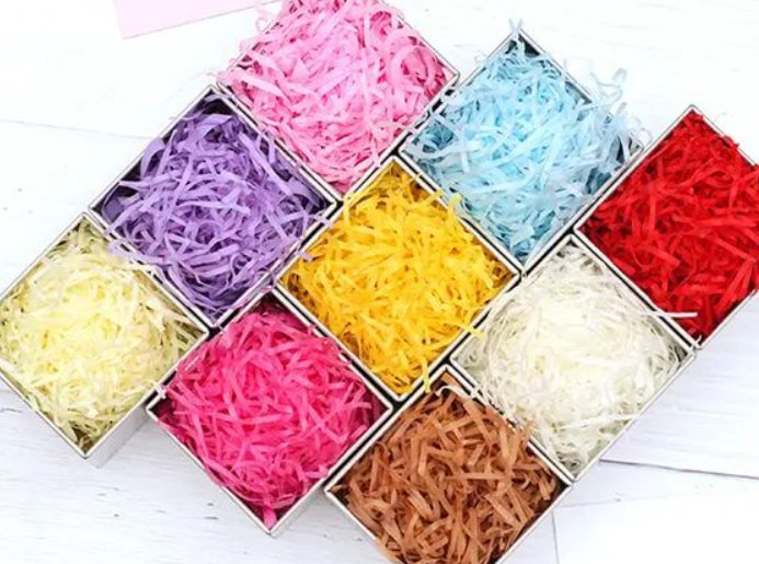 江苏南京女生收到男朋友礼物打开全是拉菲草，如何看“抠门”的男朋友？