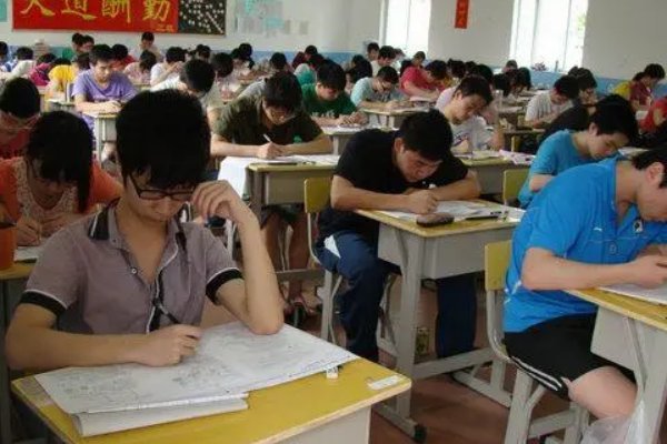 浙江求是高复学校学费