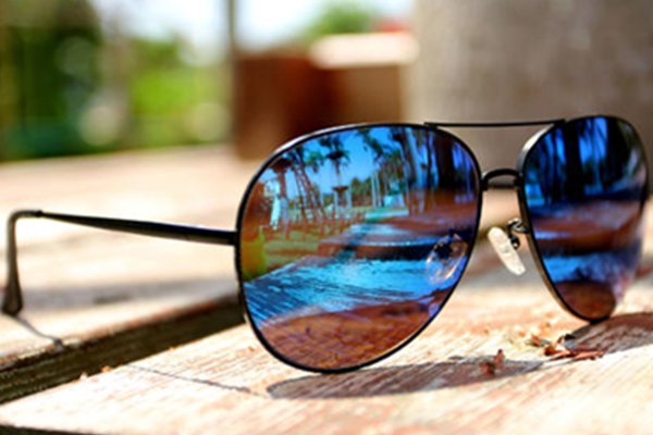 周围的同学都用什么奇怪的道具看日环食？