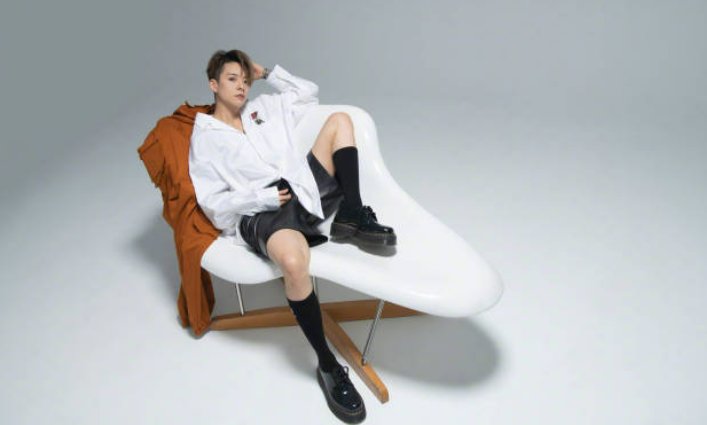 f(x)成员Amber刘逸云的性别认知是？