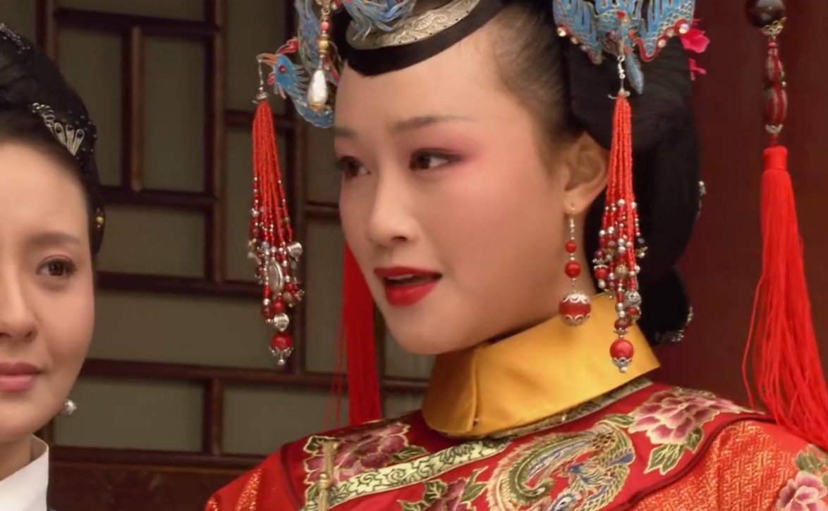 《甄嬛传》甄嬛至死不知,曹琴默为何扔了肚兜留下蜜和香呢?