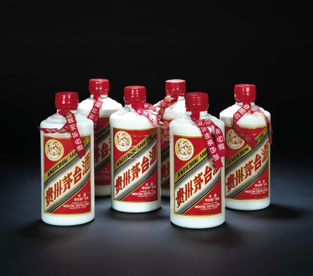 上海一男子年薪百万却贩卖假茅台，将会面临什么处罚？