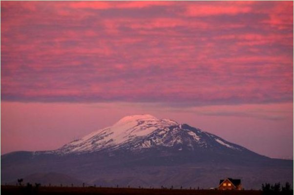 10天地震2万次，冰岛火山是要再次喷发了吗？