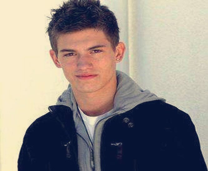 名扬四海《TRY》的歌词