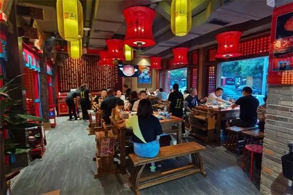 安徽阜阳一火锅店厕所标语疑侮辱女性，这算不算是一种恶趣味？