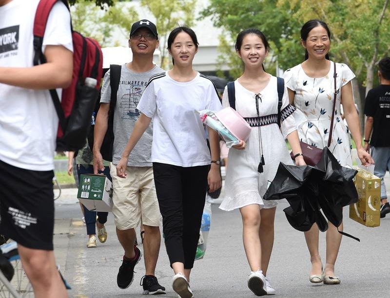 老师要求学生喝醋改变生理期，是否会受到处罚？