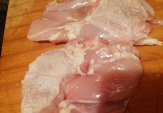 鸡扒的肉是鸡的哪部分肉？鸡扒里面为什么没有骨头？