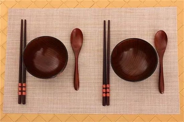 吃饭不能把筷子插在饭上，为何会有这种习俗？