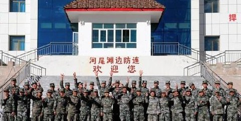 冬奥会闭幕式旗手脸上挂着泪痕，还有哪些中国军人的眼泪让你印象深刻？