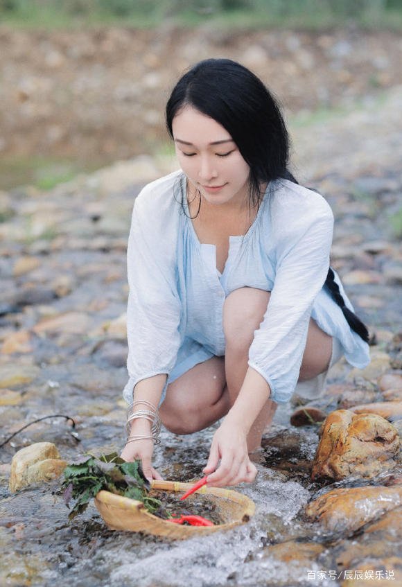 《非诚勿扰》的豪门千金骆琦，为什么“放弃”家产活成了李子柒？