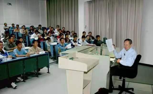 99岁杨振宁寄语广大学子，他说了什么？