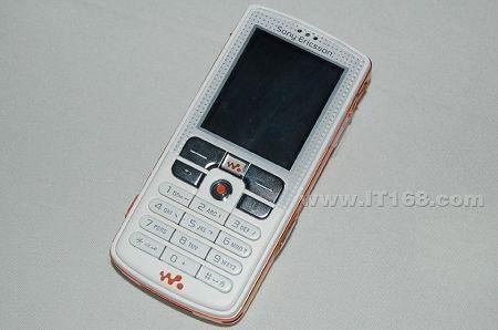 索尼爱立信手机W800的介绍