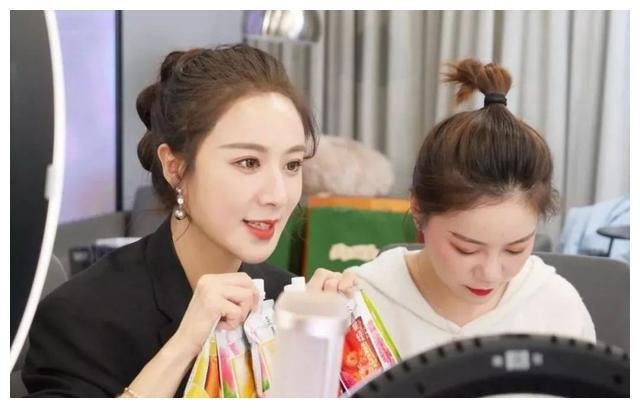 林依轮说薇娅在病床上选品,这些年她为了事业有多拼?