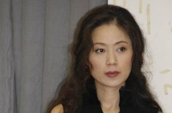 马兰在和余秋雨婚前有过感情经历吗，结过几次婚？