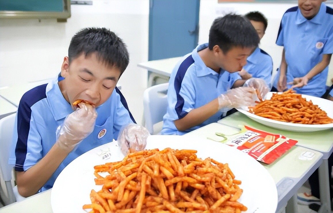 湖南职校61名学生开学第一考就是吃辣条，其考试规则是怎样的？
