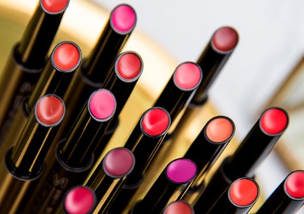 去年口红销量下滑近半,是什么原因导致的呢?