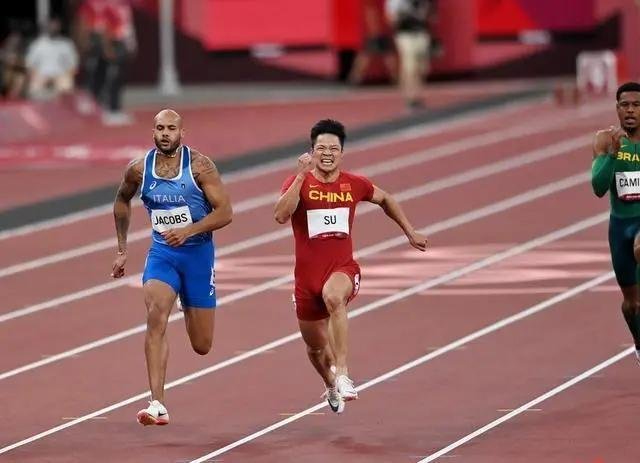 10秒21！浙江一17岁男生校运会百米成绩超过同期苏炳添，这是天赋吗？