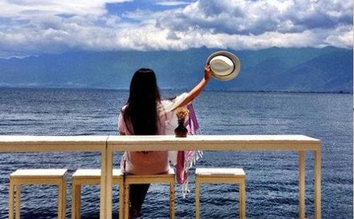 一个人生活歌词是什么意思