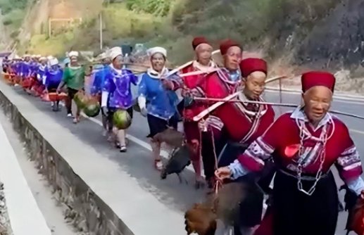 黔南一女子被婆家40多人盛装接亲，你觉得这样接亲有必要吗？