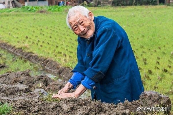 73岁确诊大爷每天骑车送老伴上下班，大爷的流调轨迹为何让人感动？