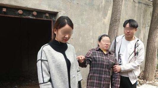 十岁男孩写求助信引发热议，其母亲对此有何回应？