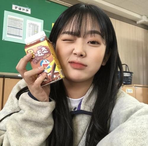 女孩子说，你叫什么名字？你是谁？怎么回应她？